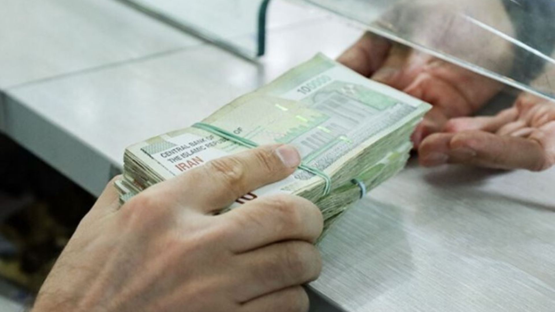 چرا به برخی از بازنشستگان وام ۵۰ میلیون تومانی تعلق نگرفته است؟