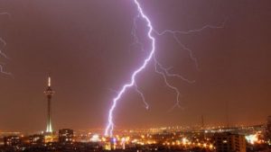 آغاز بارش‌های رگباری در ۱۵ استان طی امروز و فردا / گرد و خاک و توفان در راه این استان ها