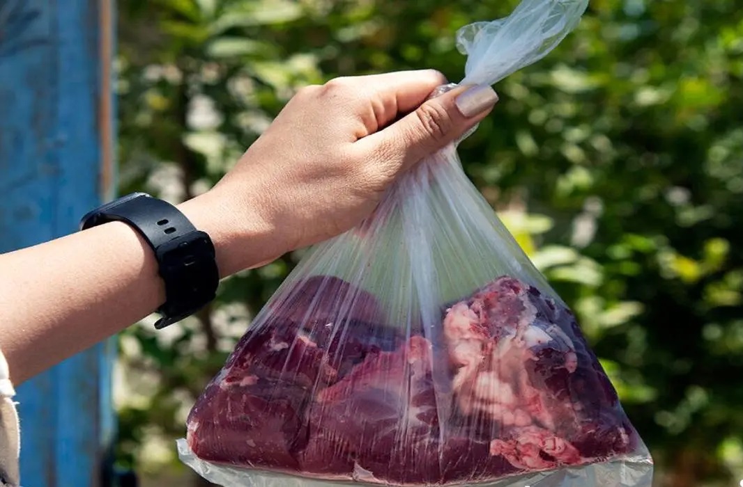 آغاز توزیع گوشت رایگان به این خانوارها | گوشت رایگان دولت برای این افراد