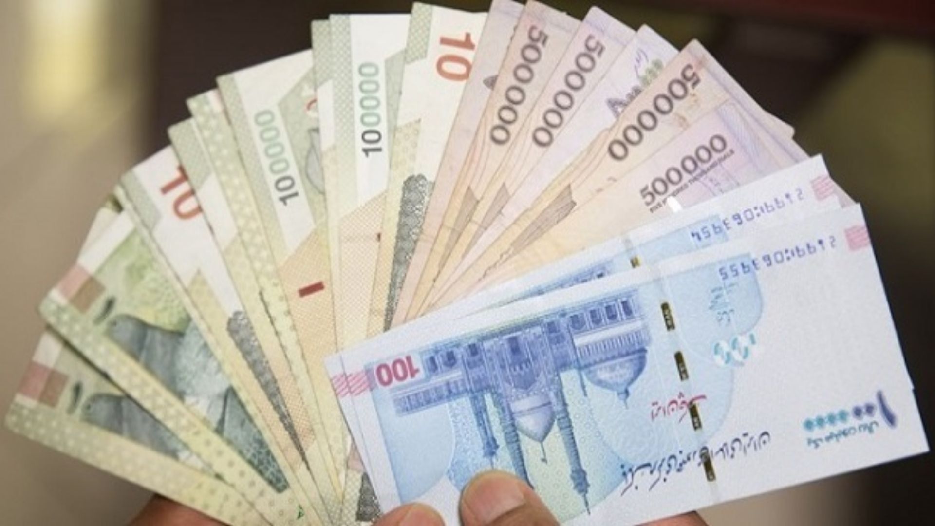 دولت دست به اصلاح زد؛ جزئیات جدید حقوق و مزایای کارمندان