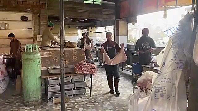 غذای خیابانی در پاکستان؛ پخت پلو بریانی بره در راولپندی