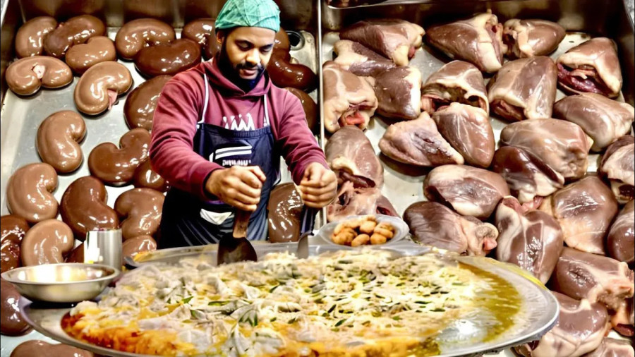 غذای خیابانی در پاکستان؛ پخت یک غذای محبوب با مغز و زبان بز
