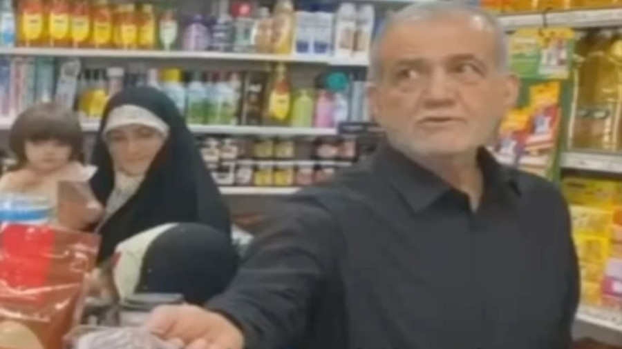 خرید دکتر مسعود پزشکیان همراه با نوه هایش از یک سوپر مارکت در تهران