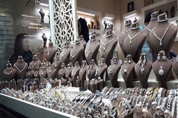 طلا یا نقره؟ مقایسه بازدهی و ریسک‌ها
