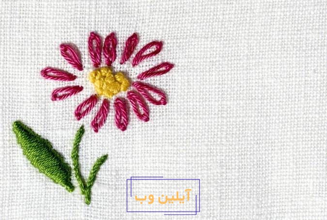 گلدوزی گل ساده روی پارچه