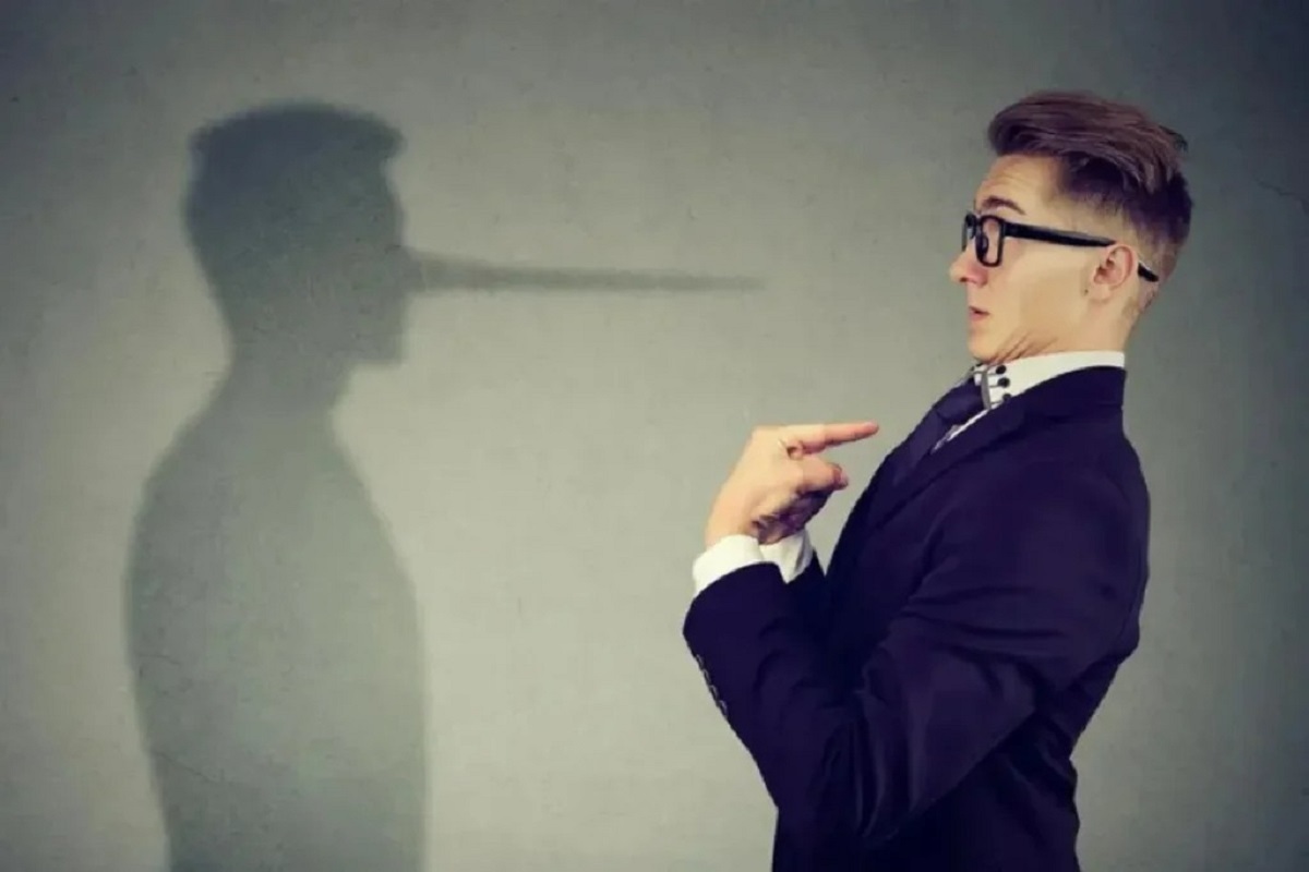 راهکار ساده جاسوس سابق سازمان سیا برای تشخیص دروغ گفتن دیگران