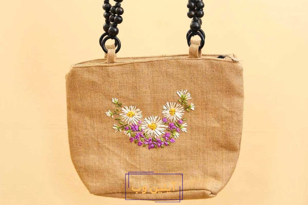 طرح گلدوزی روی کیف پارچهای
