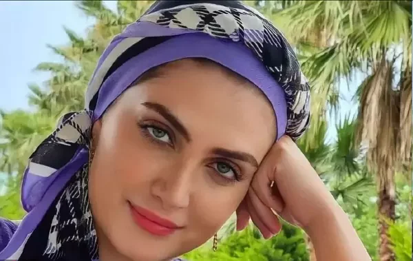 استایل شیک و جذاب الناز ملک در پشت صحنه تئاتر جدیدش / ترکیب خاص بازیگر محبوب در جدیدترین حضور هنری / واکنش کاربران به تیپ متفاوت الناز ملک