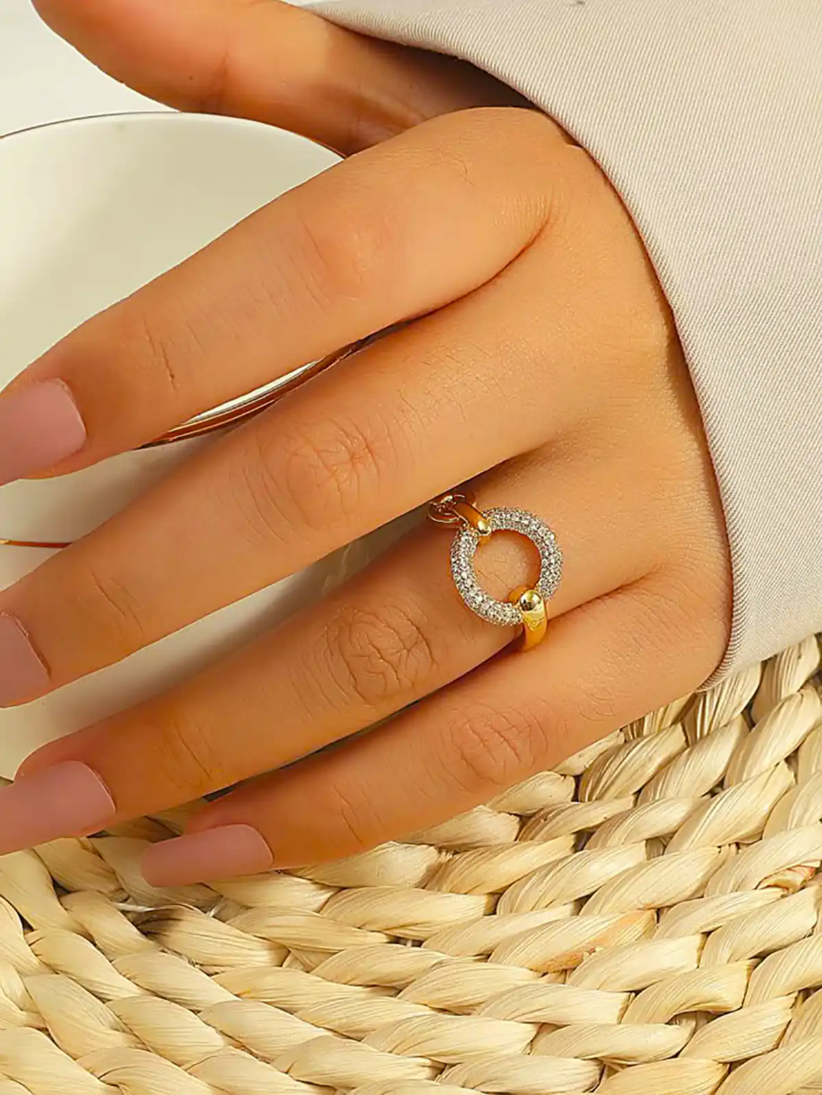 انگشتر خاص و زیبا زنانه