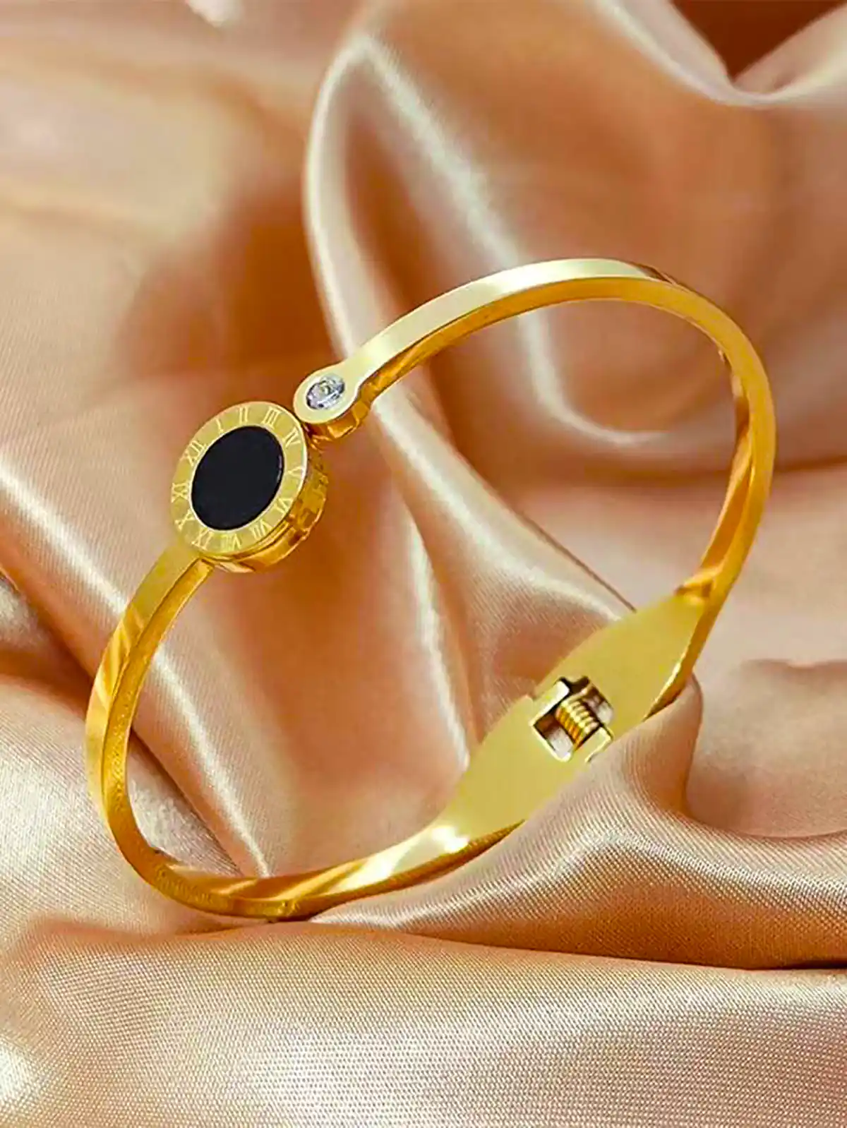 بنگل شیک طلا زنانه