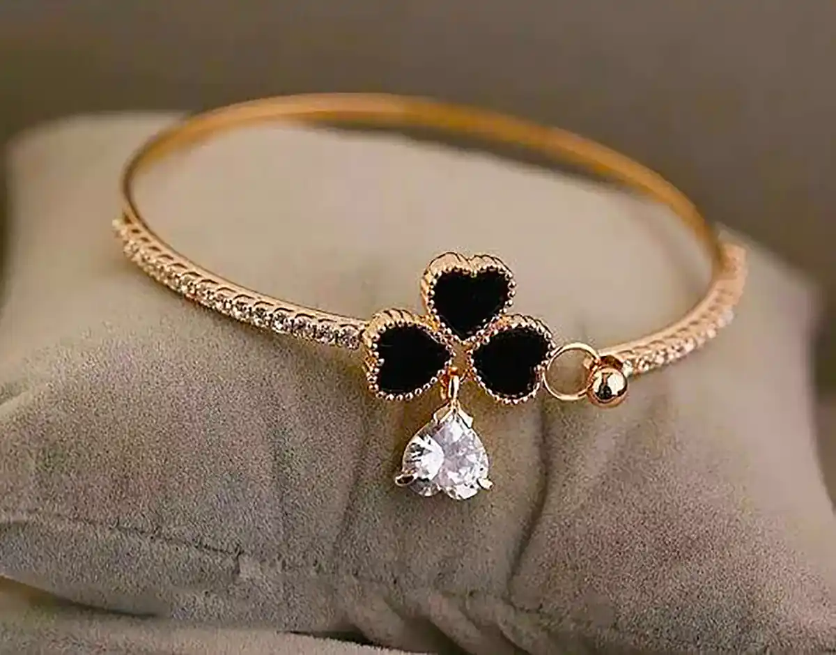 بنگل شیک طلا زنانه