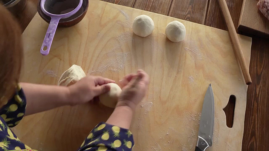 آموزش پخت سمبوسه سنتی داغستانی در روسیه