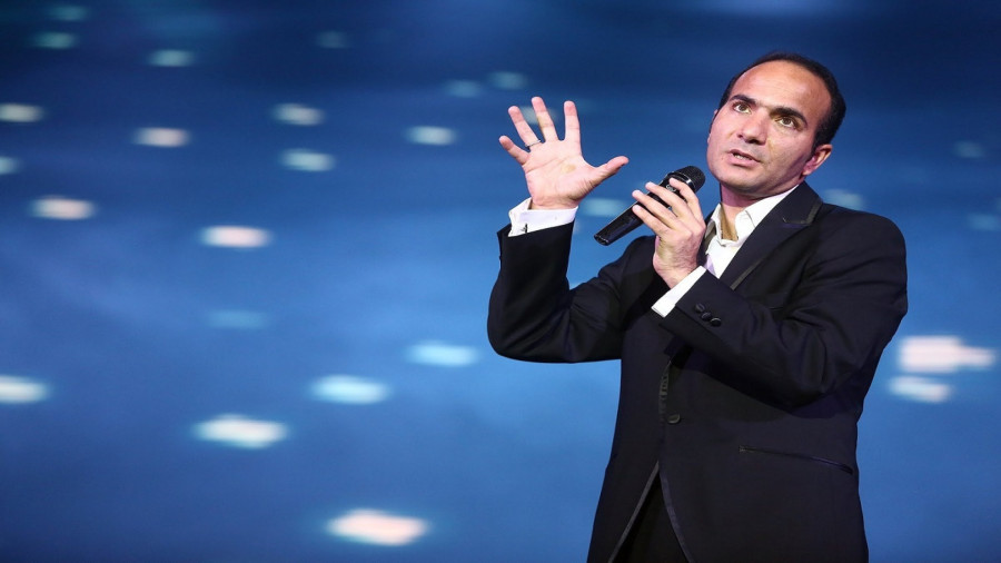 حسن ریوندی: تلویزیون چند تا مجری خل و چل داره که یکیشون بهمن هاشمیه