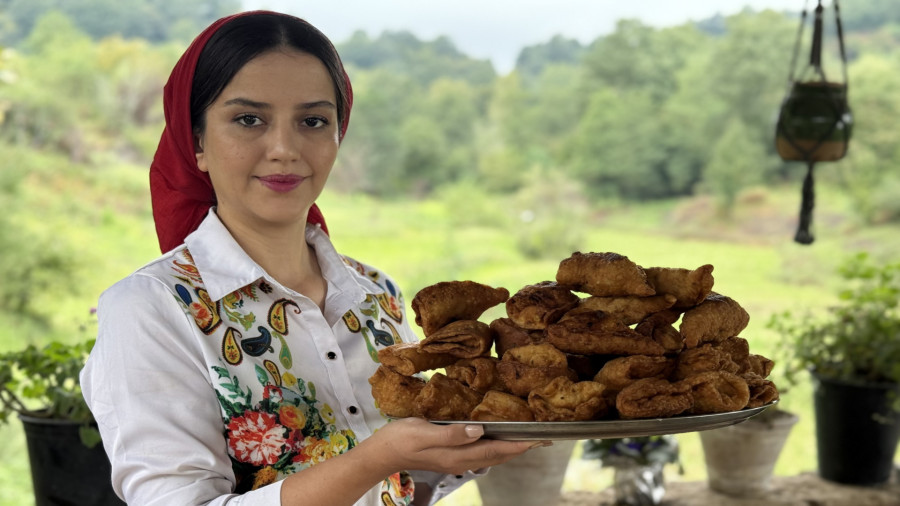 سمبوسه ی سیب زمینی ترد و خوشمزه با سس