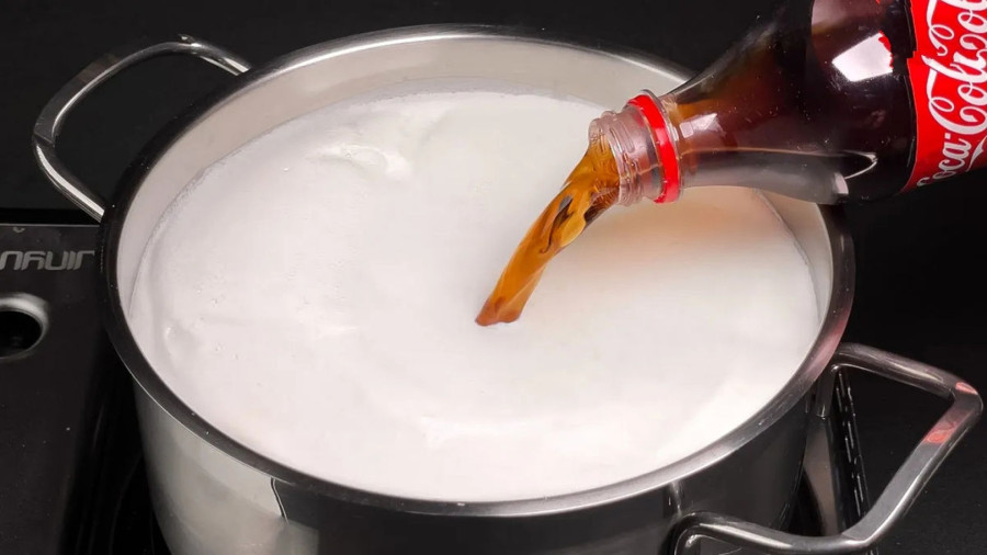 طرز تهیه پنیر با شیر و نوشابه کوکاکولا