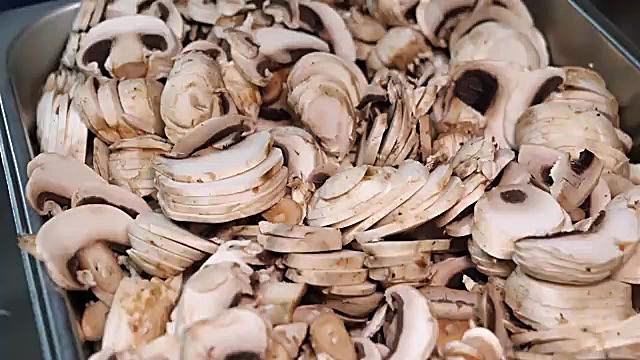 غذای خیابانی کره؛ طرز پخت استیک به روش مادربزرگ‌های سئولی