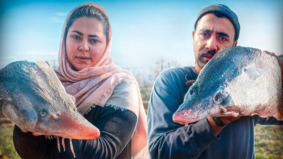 پخت سوپ سر ماهی روی آتش | زندگی روستایی