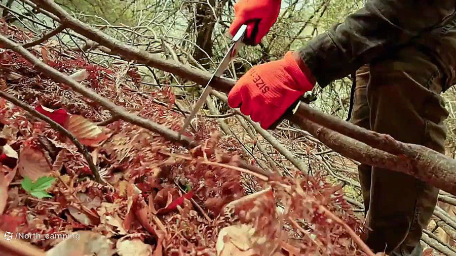 کمپینگ در غار سنگی و پختن سمبوسه گوشت و سبزیجات روی هیزم