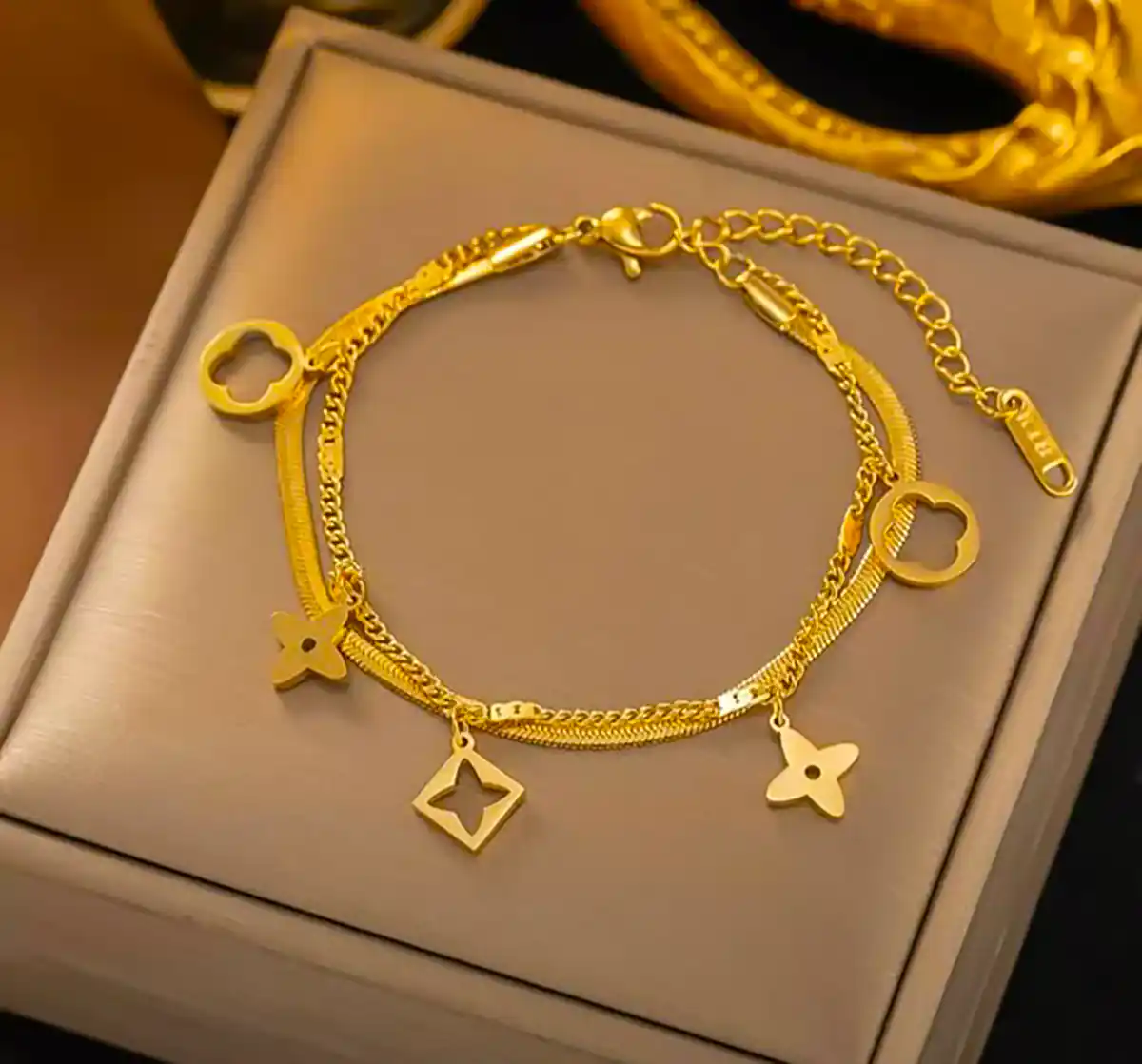 دستبند طلا شیک زنانه