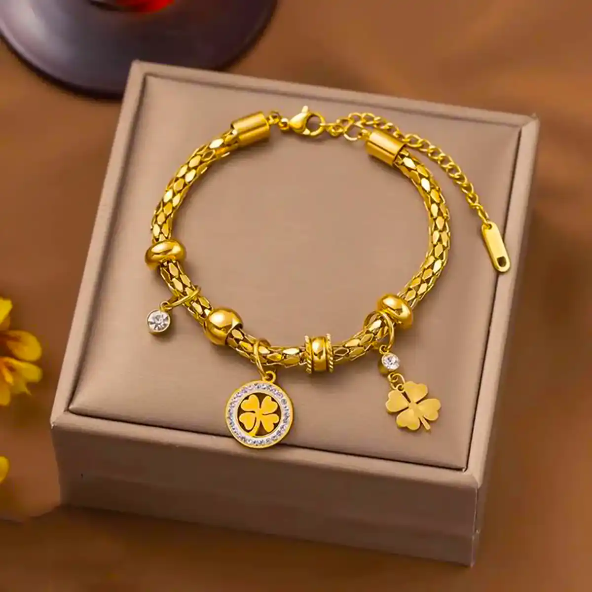 دستبند طلا شیک زنانه