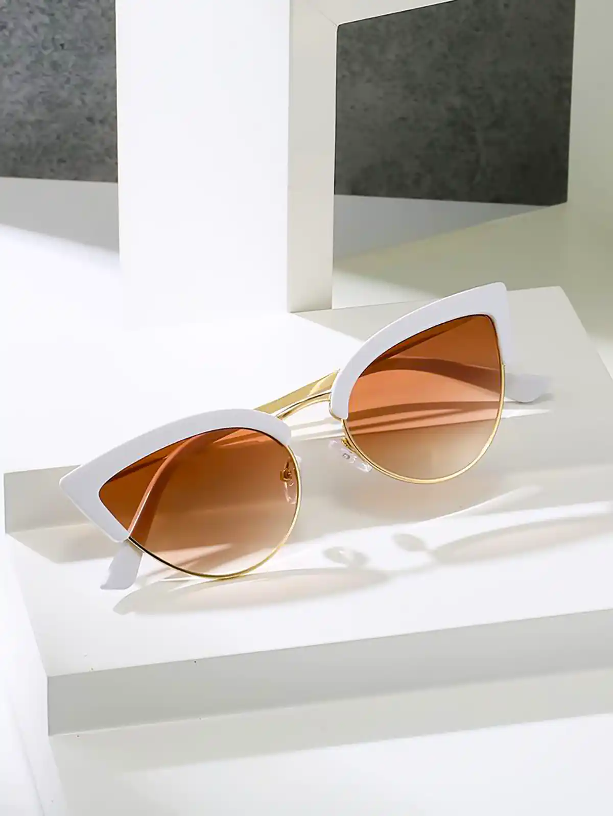 عینک آفتابی با کلاس ترند