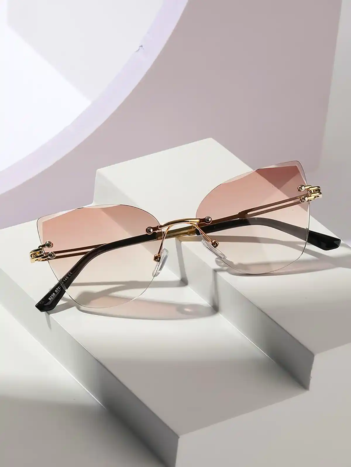 عینک آفتابی با کلاس ترند