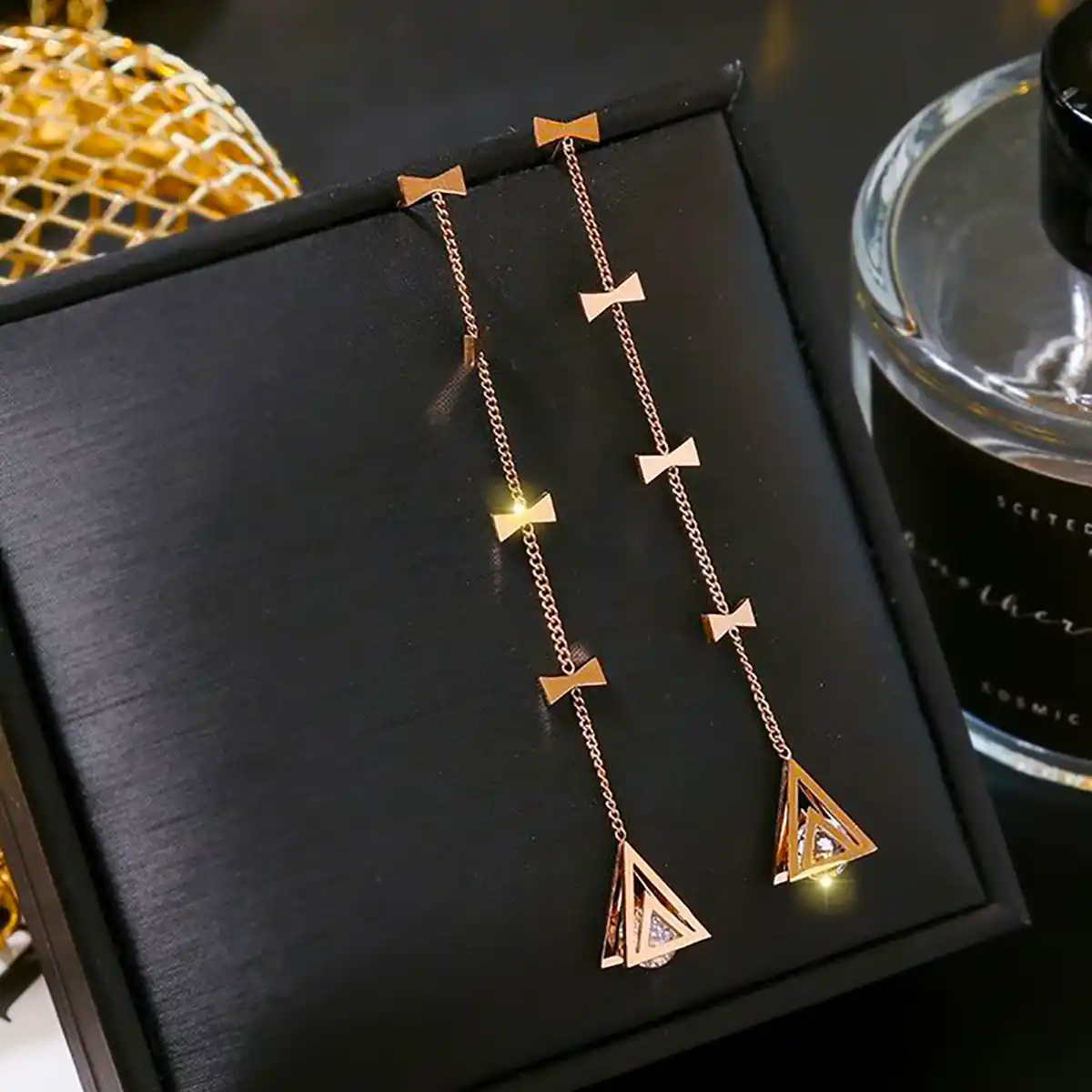 گوشواره آویزی زیبا و جدید