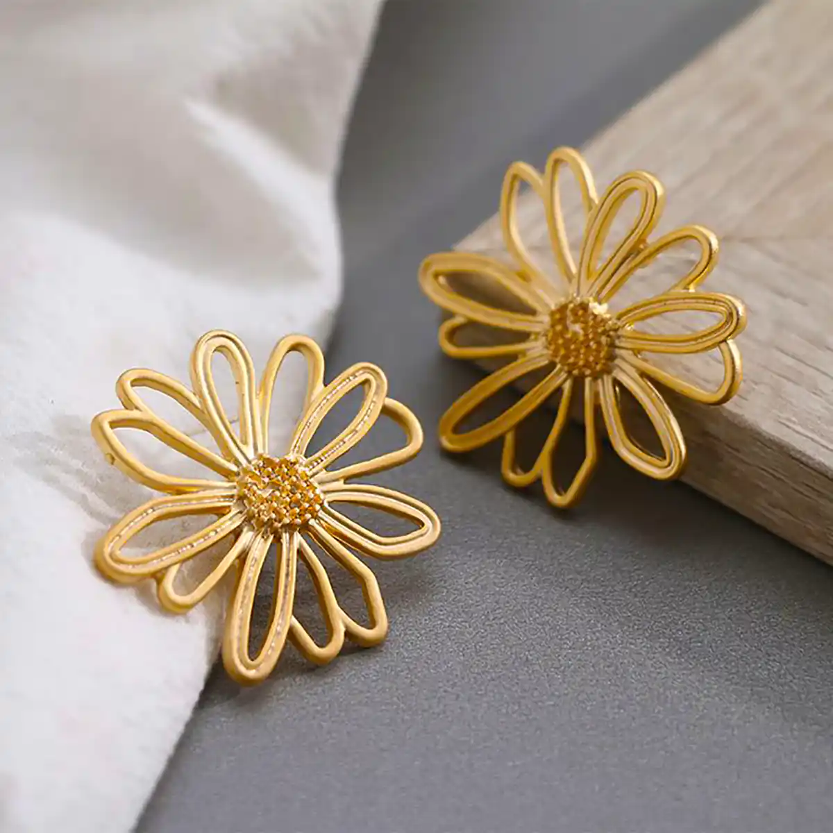 گوشواره طلا نما دار زنانه