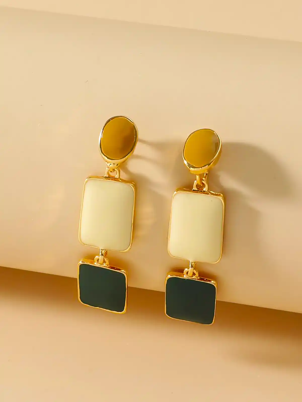 گوشواره زیبا و باکلاس زنانه