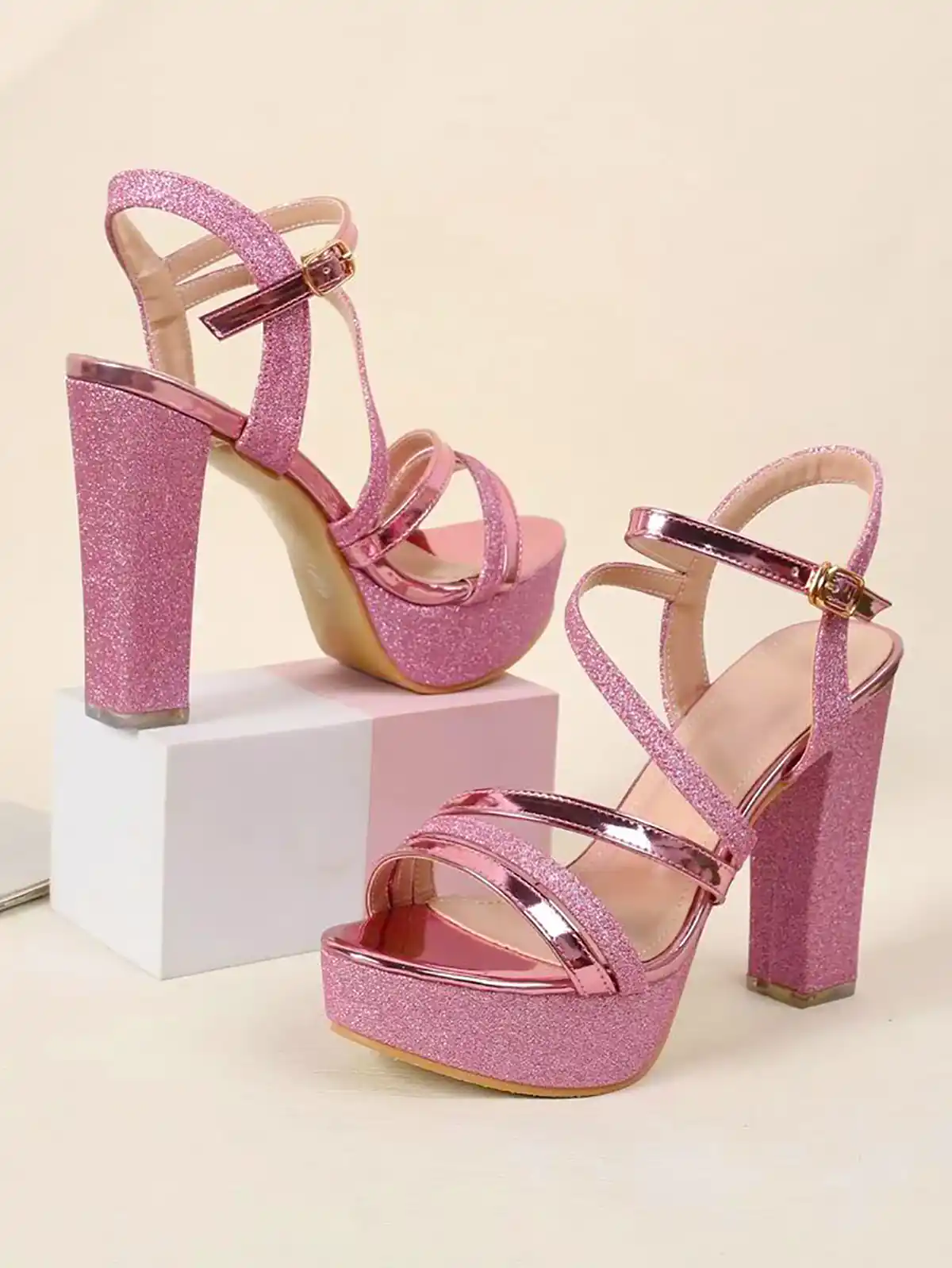 کفش پاشنه دار زیبا و خاص