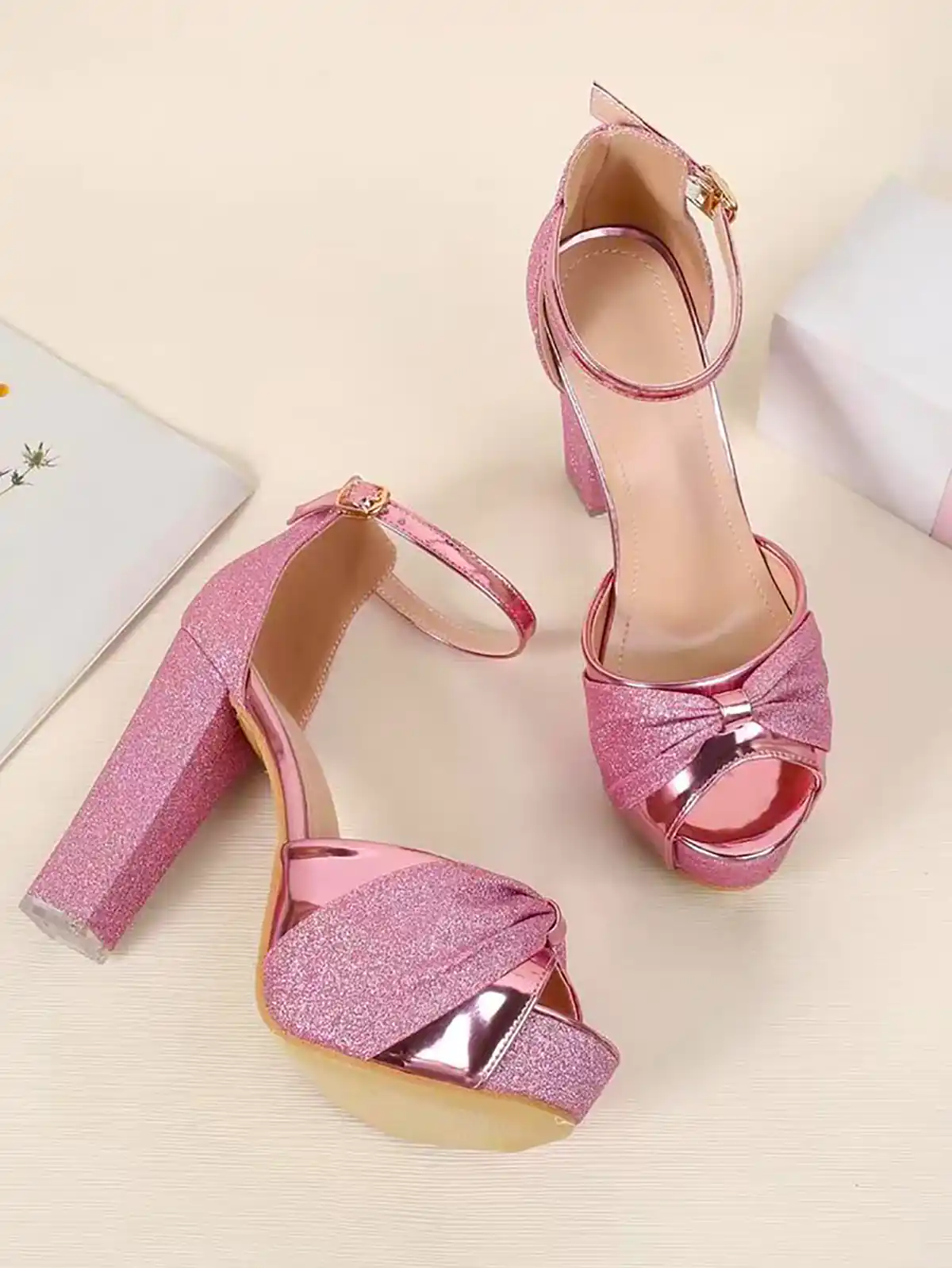 کفش پاشنه دار زیبا و خاص