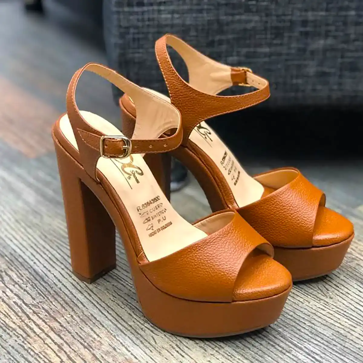 کفش پاشنه دار زیبا و خاص