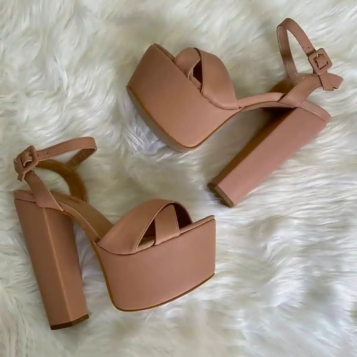 کفش پاشنه دار زیبا و خاص