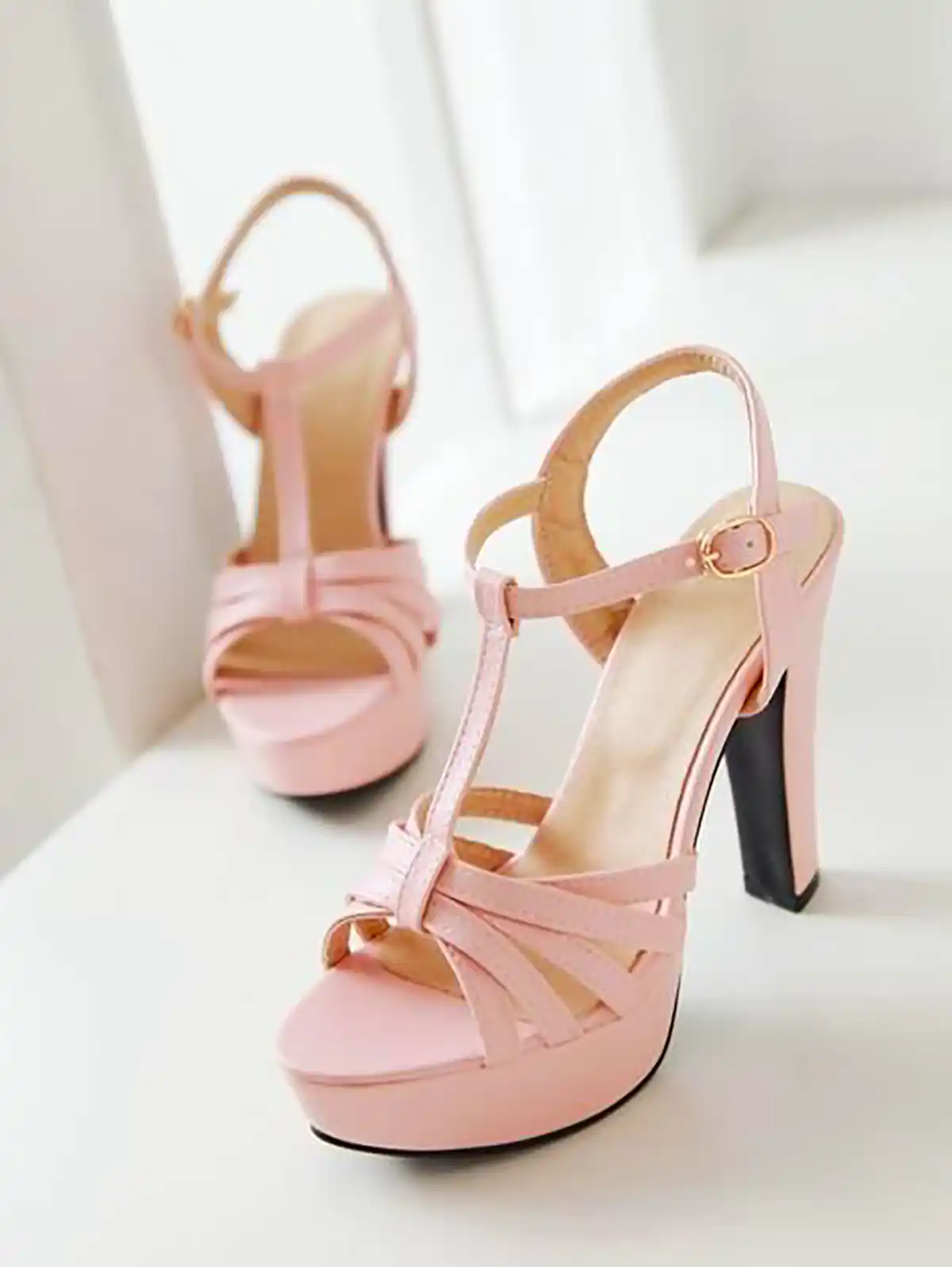 کفش پاشنه دار زیبا و خاص