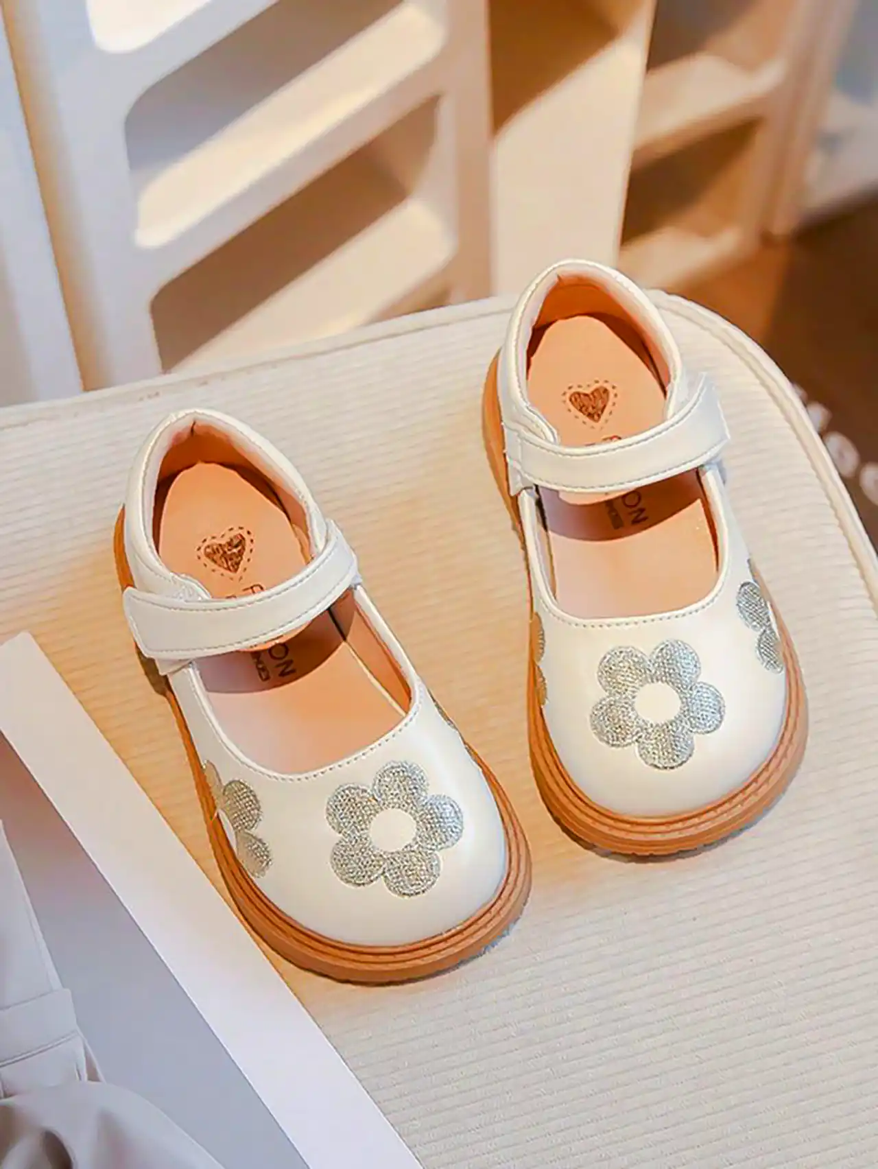 کفش ترند و شیک بچه گانه