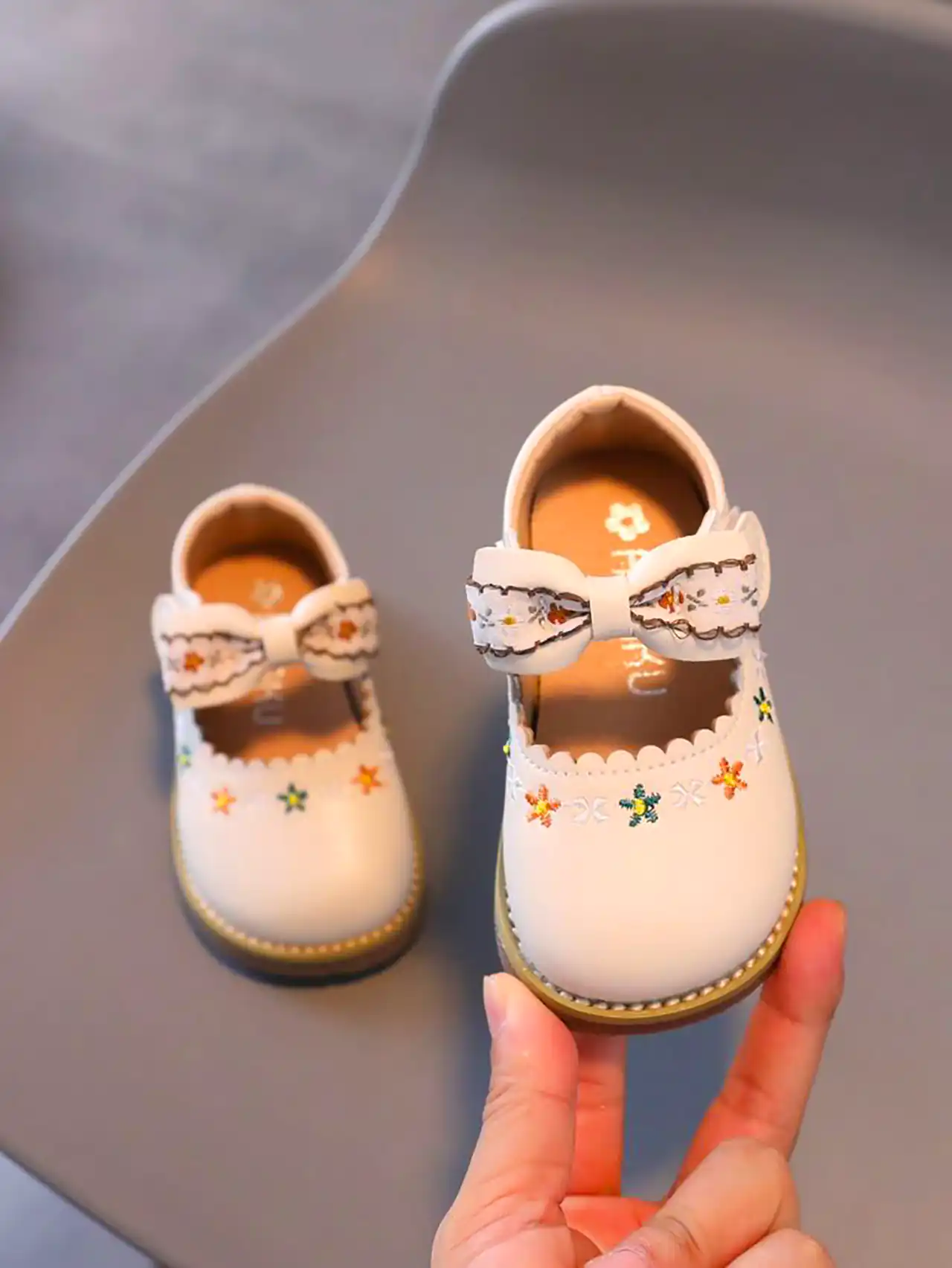 کفش ترند و شیک بچه گانه