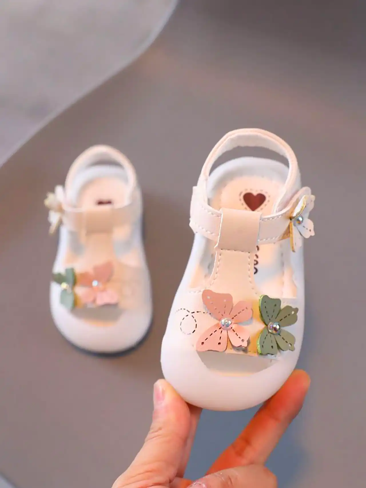 کفش ترند و شیک بچه گانه