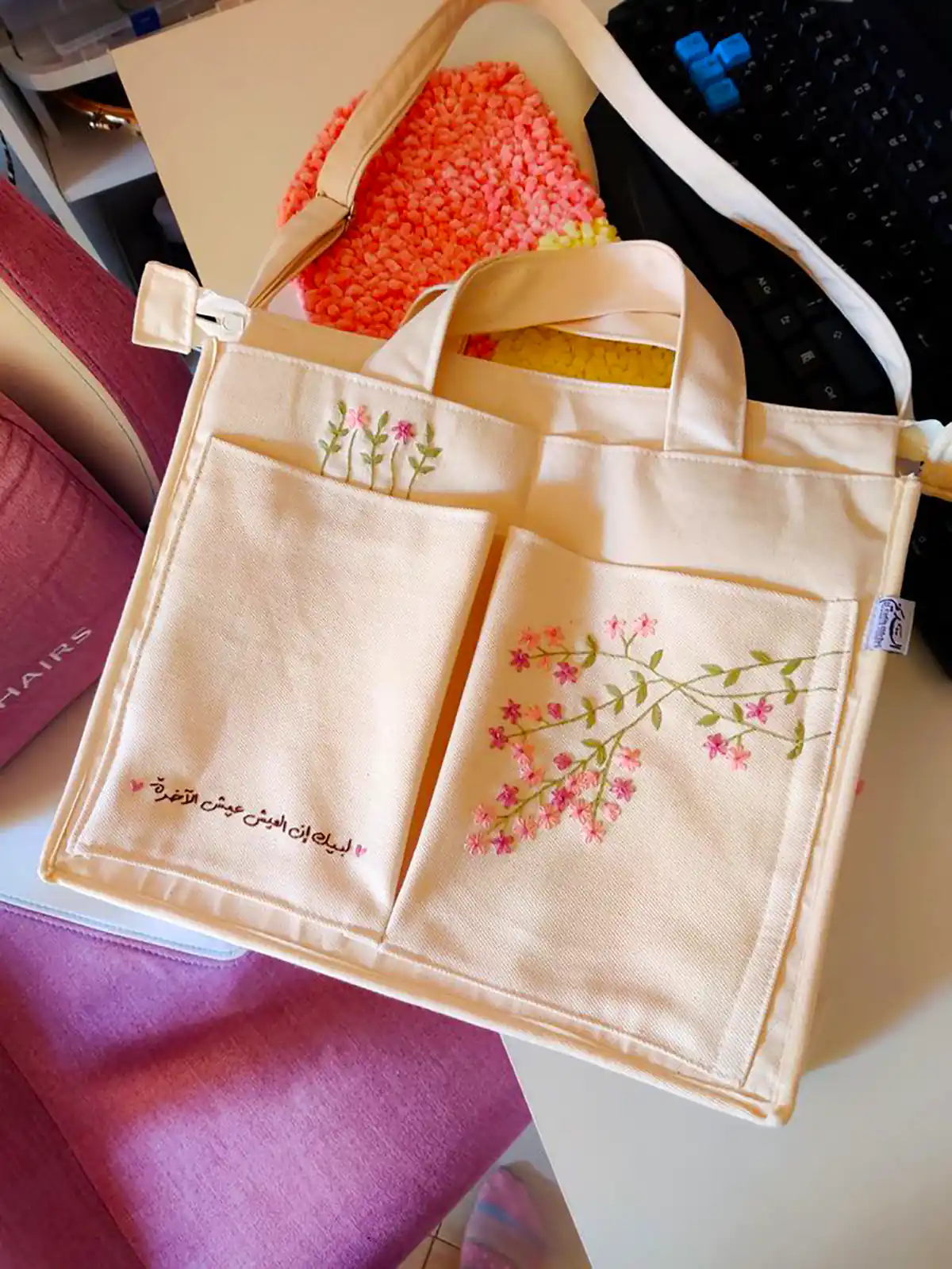 کیف پارچه ای گلدوزی شده زیبا