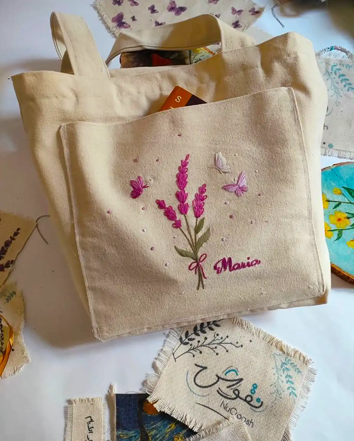 کیف پارچه ای گلدوزی شده زیبا