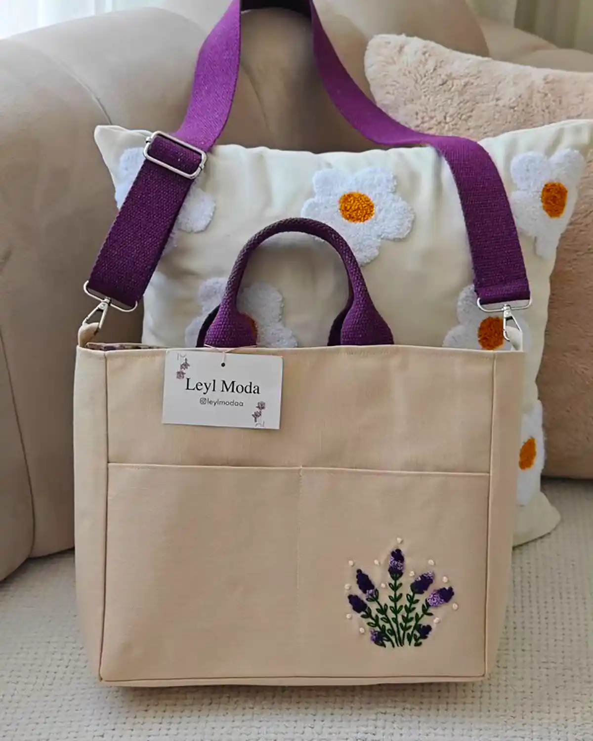 کیف پارچه ای گلدوزی شده زیبا