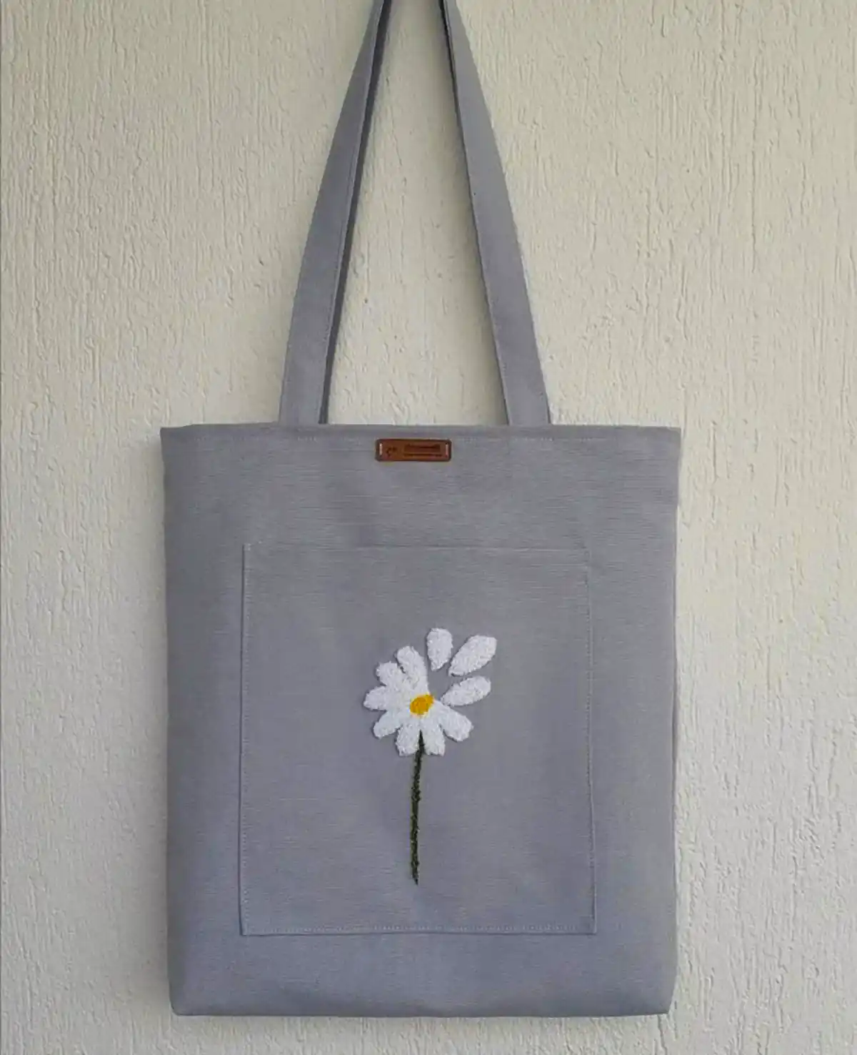 کیف پارچه ای گلدوزی شده زیبا