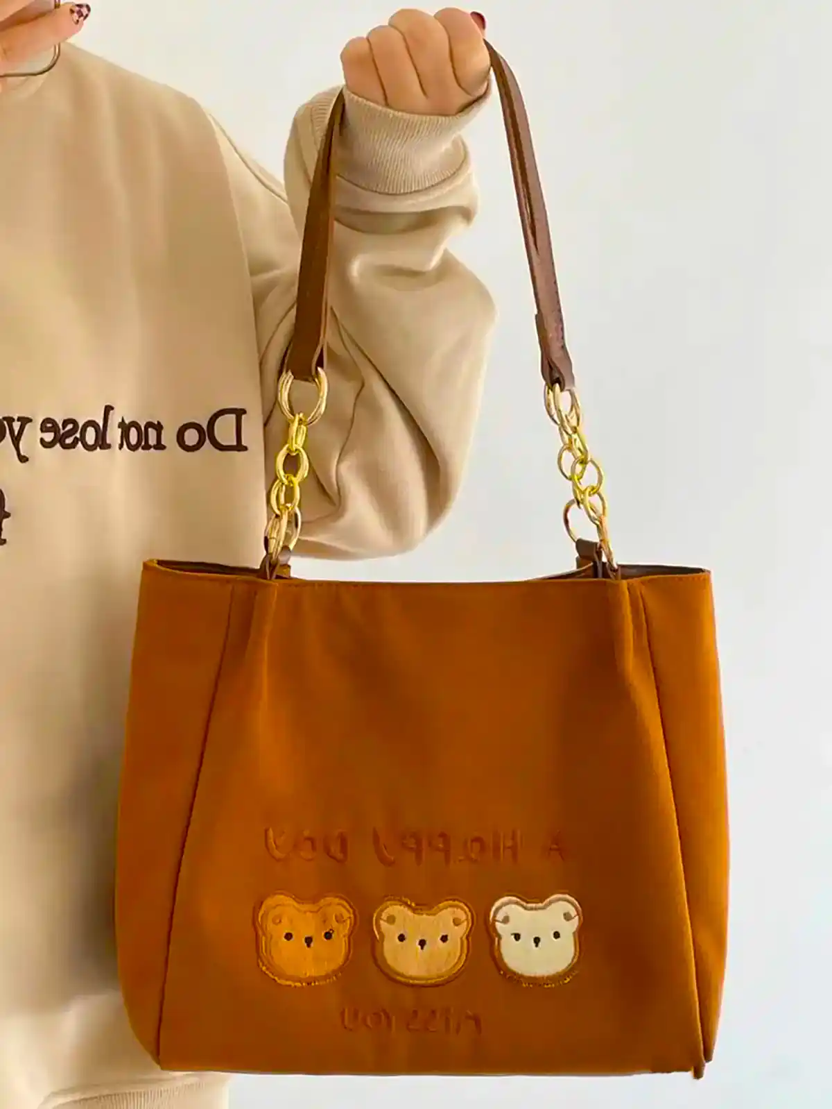 کیف پارچه ای گلدوزی شده زیبا