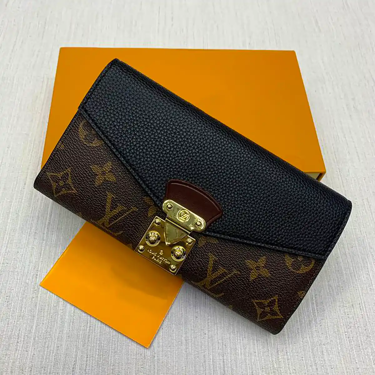 کیف پول کاربردی و شیک زنانه