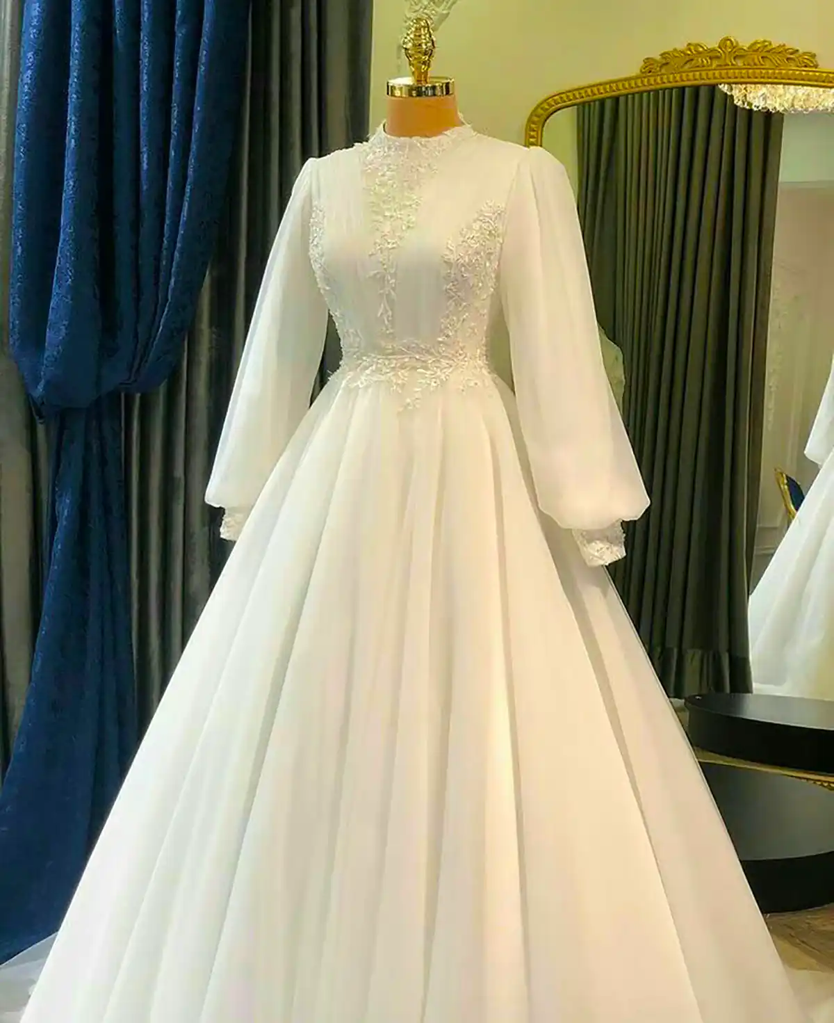لباس عروس ساده و آستین دار