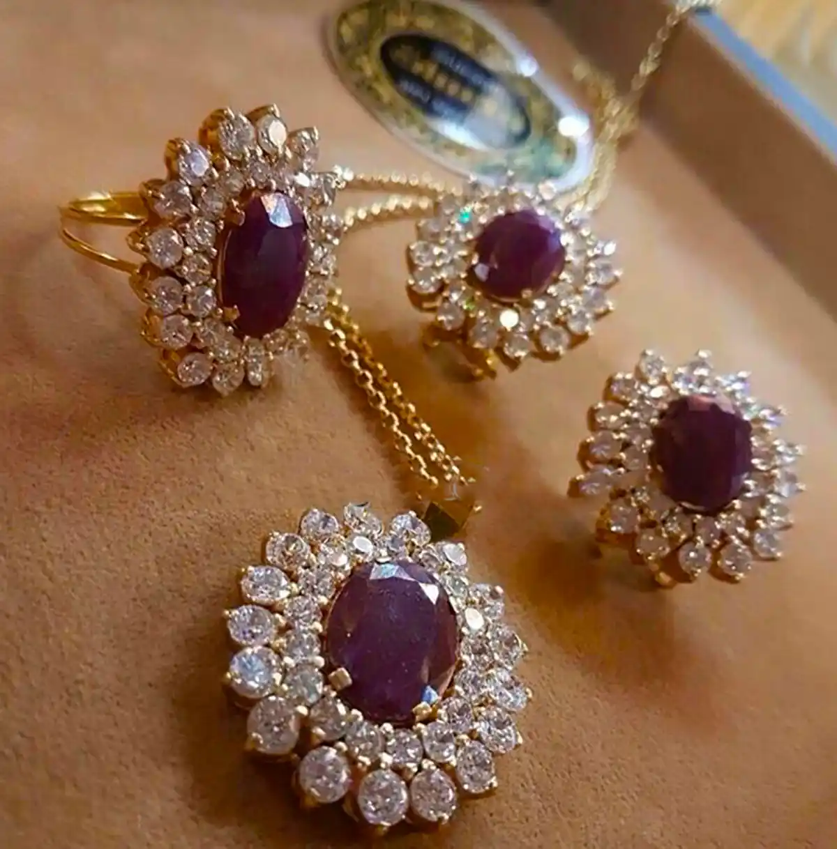 نیم ست سنگی طلا