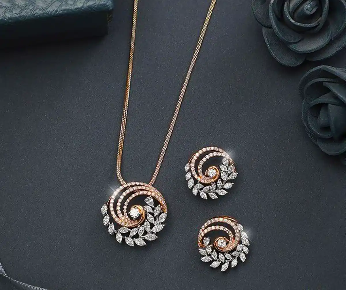 نیم ست طلا نمادار زنانه