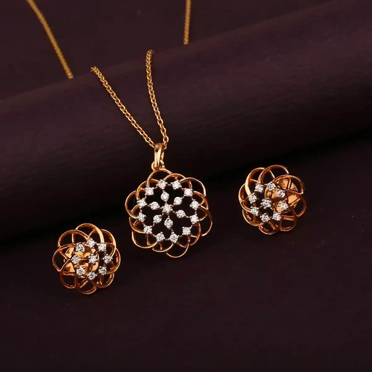 نیم ست طلا نمادار زنانه