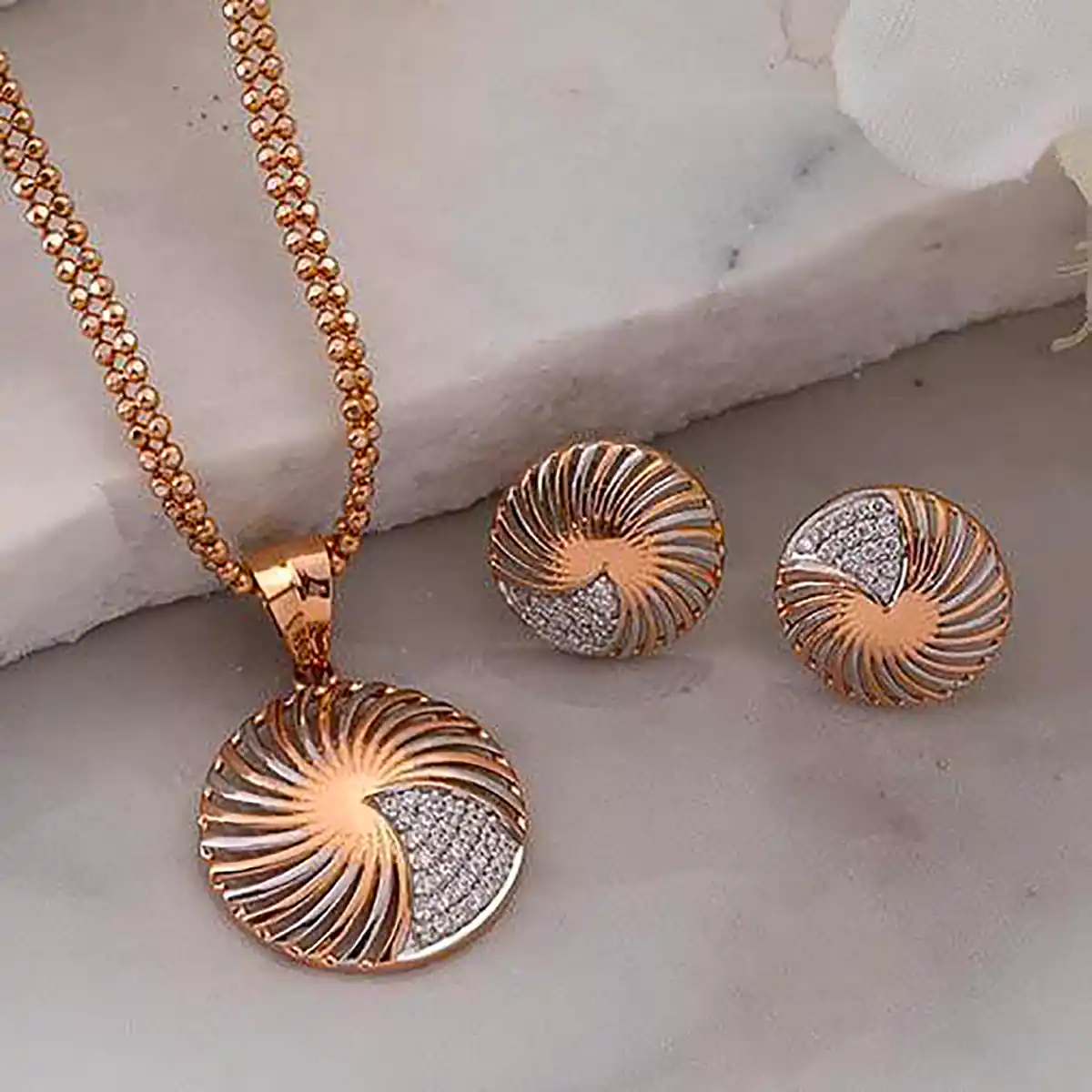 نیم ست طلا نمادار زنانه