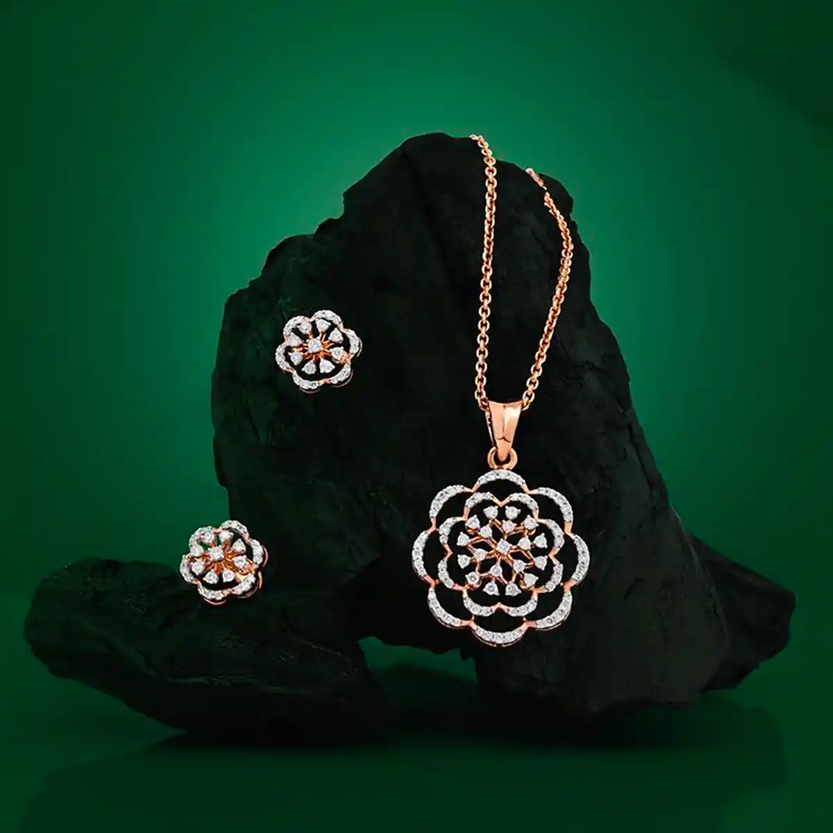 نیم ست طلا نمادار زنانه