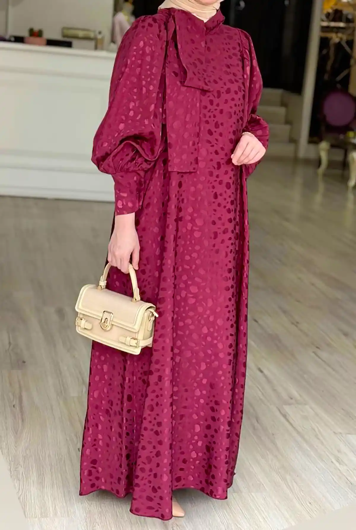 پیراهن ساده و بلند زنانه